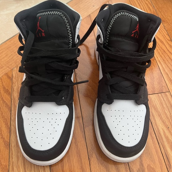 Jordans 1s - Picture 2 of 2